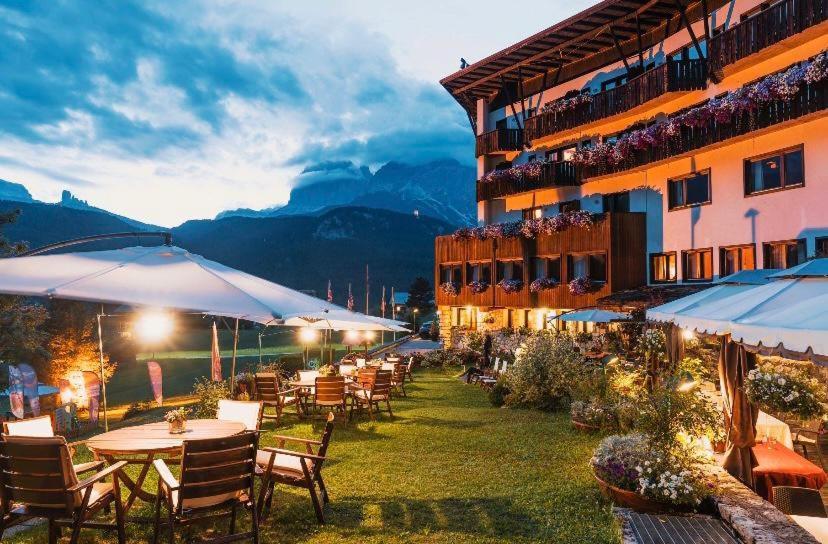 Hotel Mirage Cortina d'Ampezzo Exterior photo