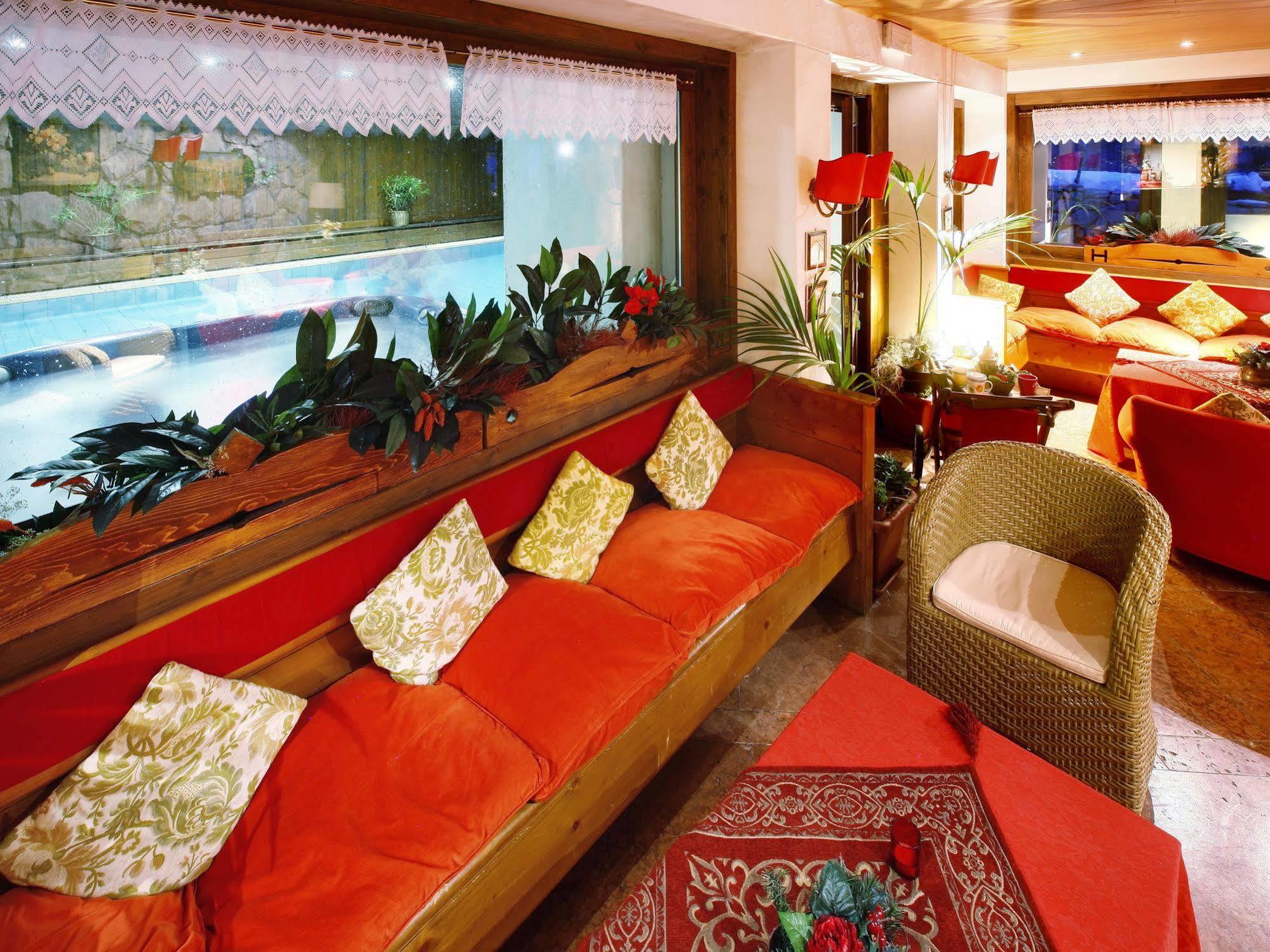Hotel Mirage Cortina d'Ampezzo Exterior photo