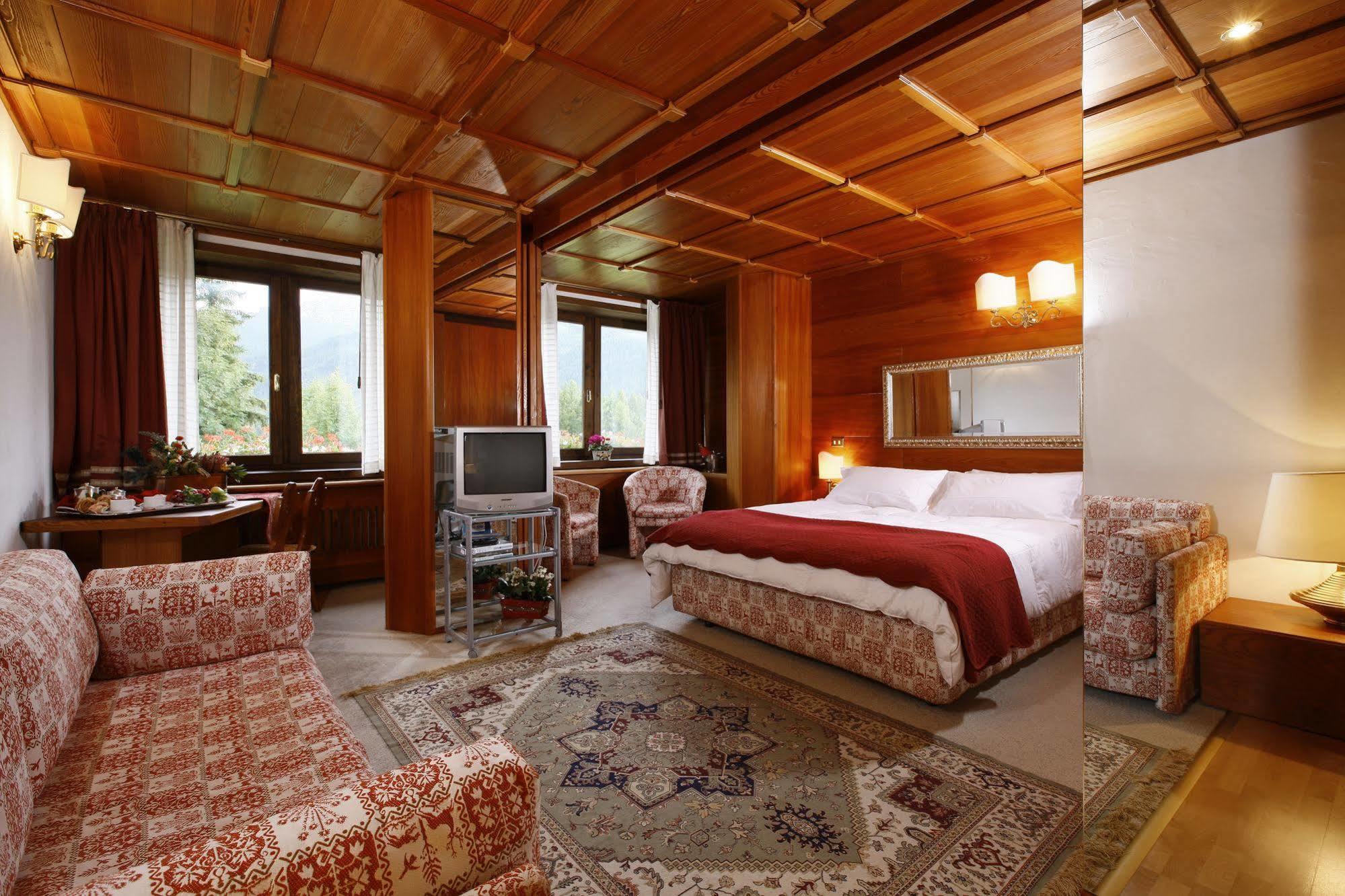 Hotel Mirage Cortina d'Ampezzo Exterior photo